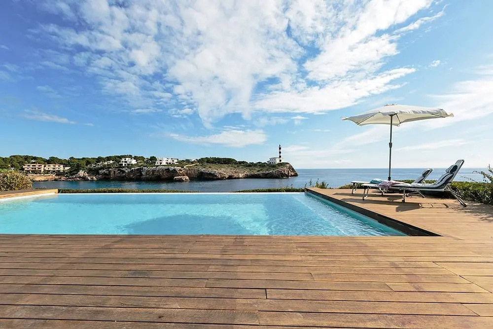 Sea Front Luxurious Villa