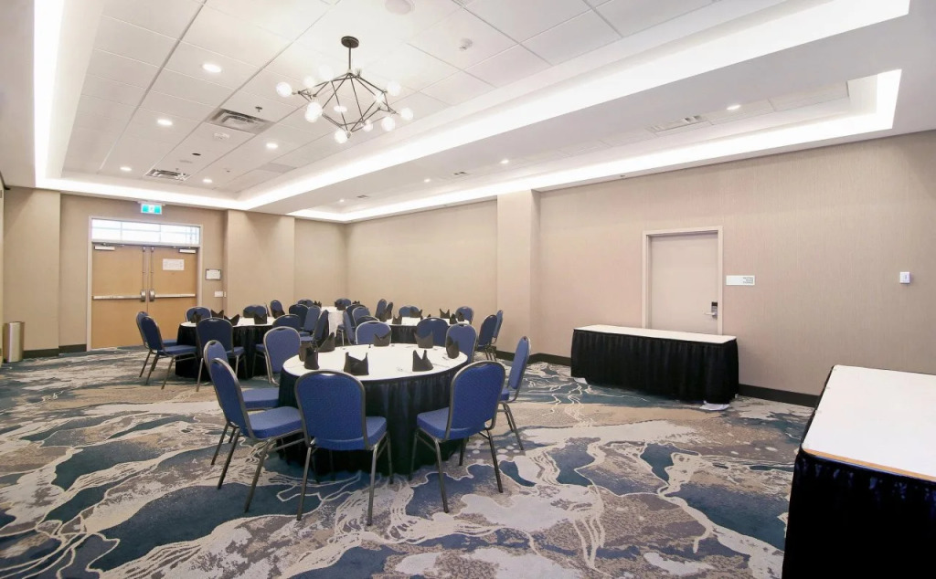Holiday Inn Hotel & Suites - Calgary Airport North by IHG