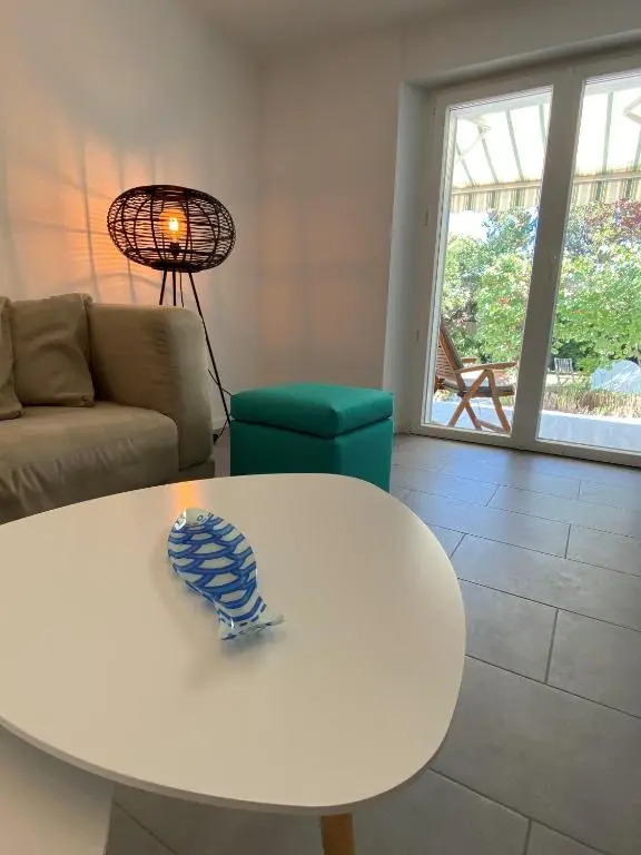 appartement rez de villa proche port et plages de Sanary
