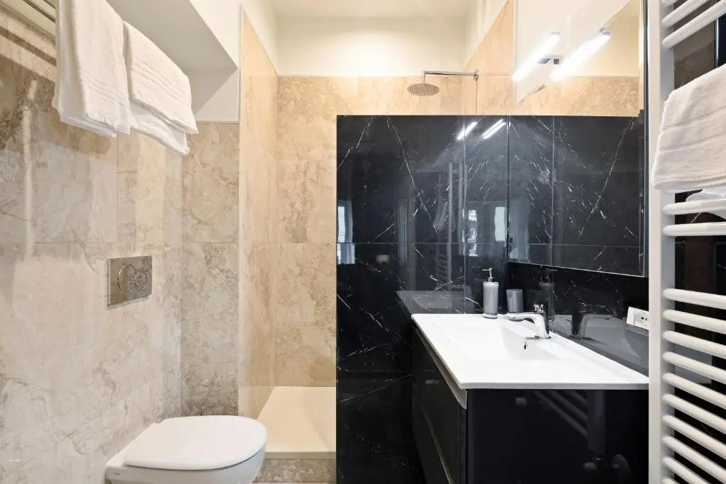 Cinque Terre The Arcade Apartment - Two bathrooms