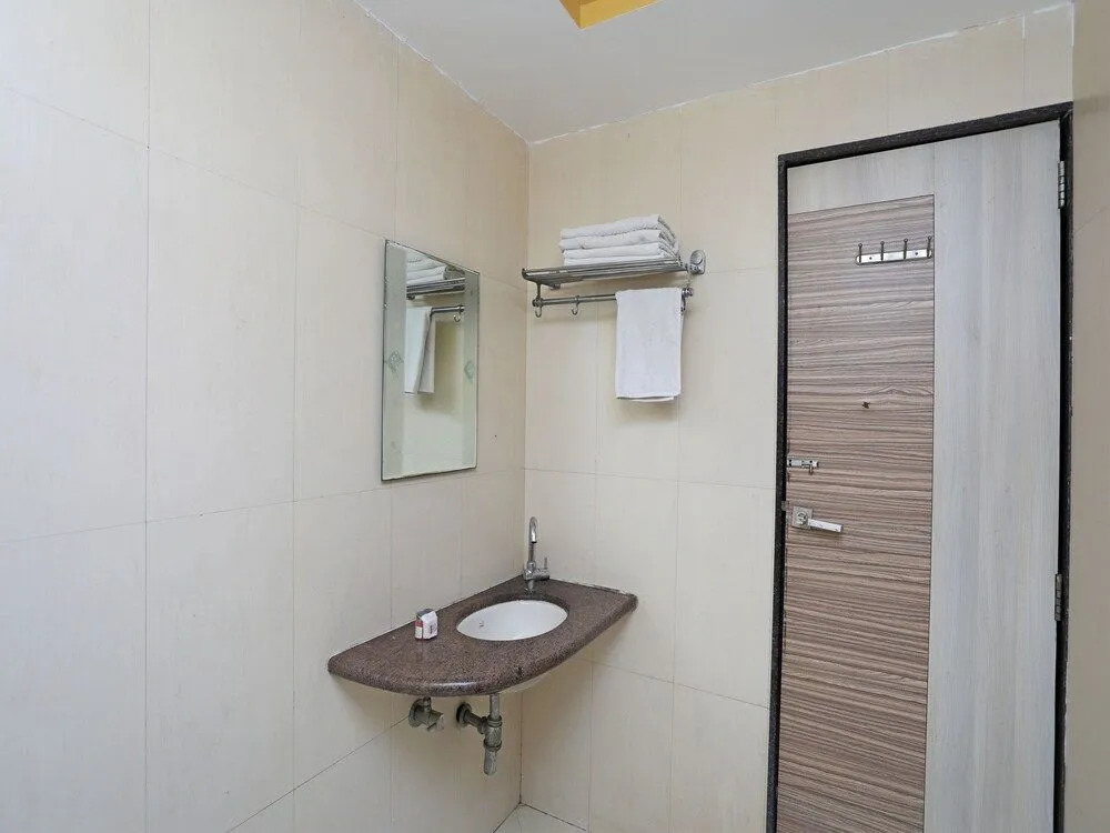 OYO 6401 The Neelam Executive
