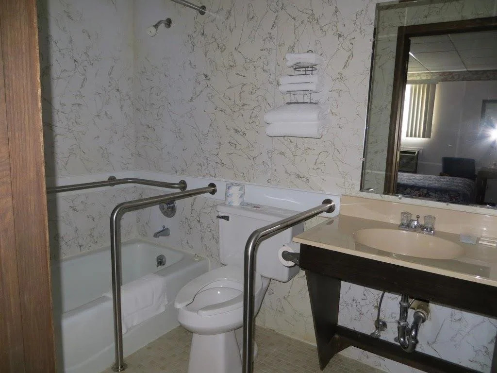 Bluffs Inn & Suites