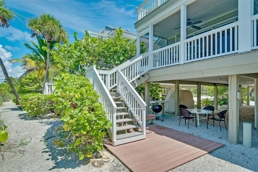 Turtleback 09 3 Bedroom Villa by RedAwning