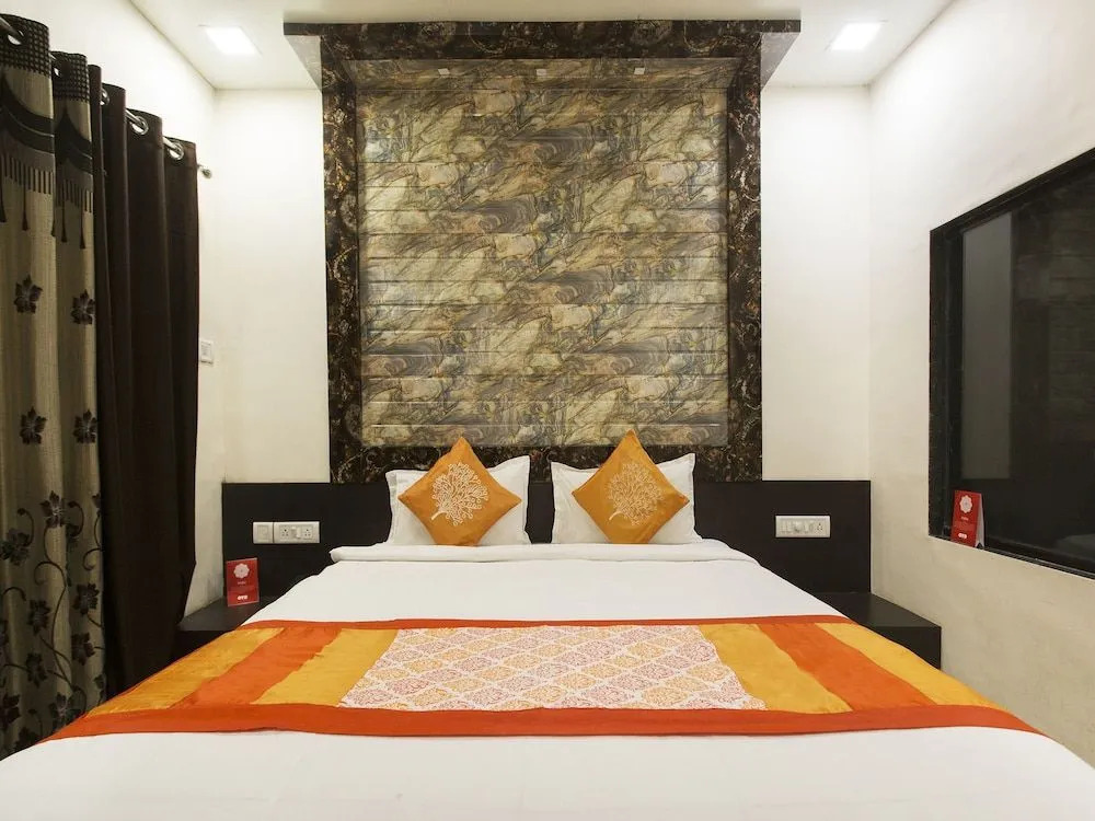 OYO 10374 Hotel Swapnalok