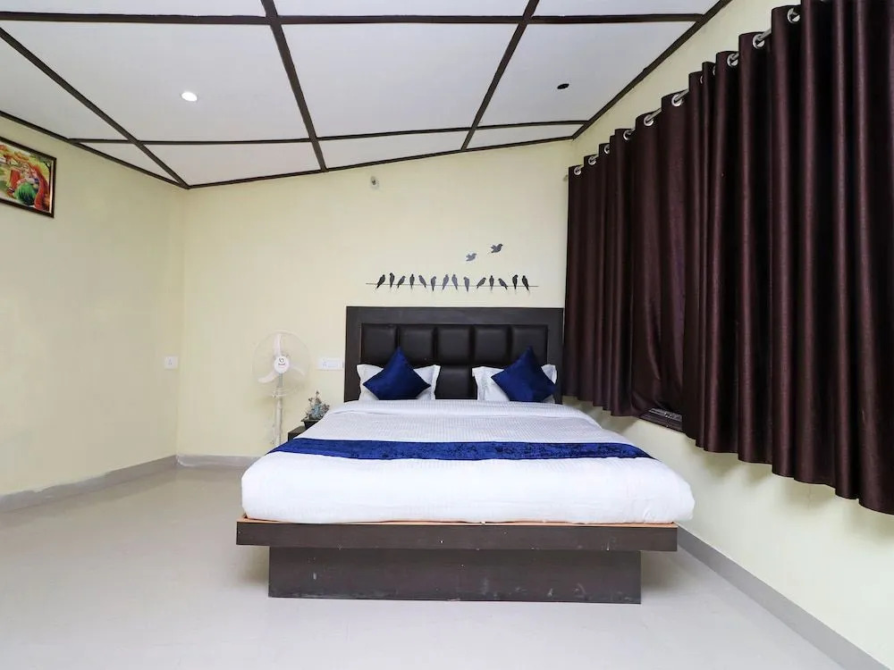 OYO 13673 Home Luxury 1RK Happy Valley