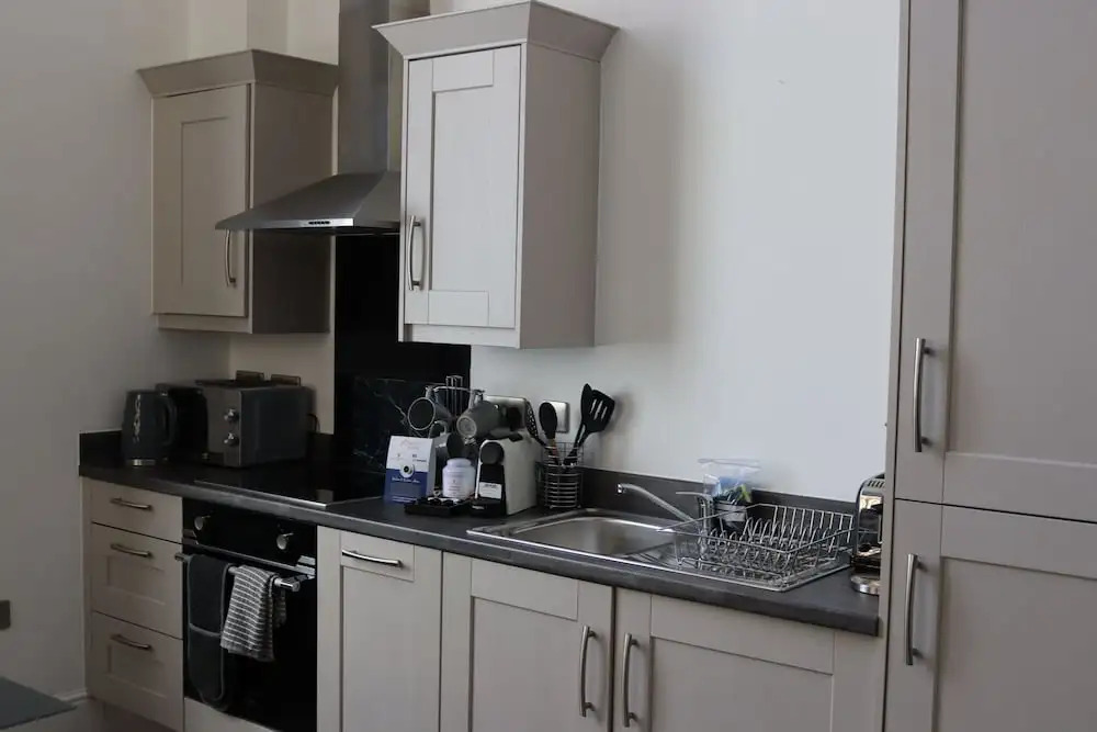 16 Queen Avenue Collection by Happy Days