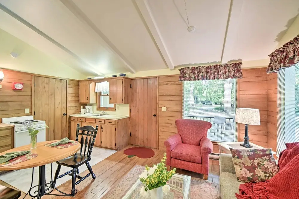 Cozy Cottage Duplex: Walk to Peninsula State Park