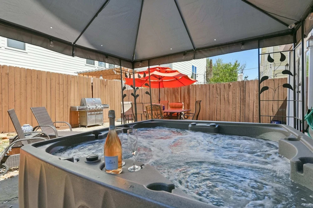 3BR Home With Power, Wifi & Hot Tub