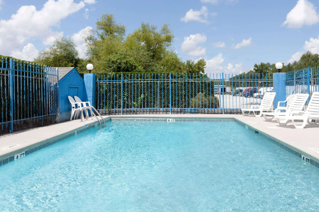 Days Inn by Wyndham Columbia NE Fort Jackson