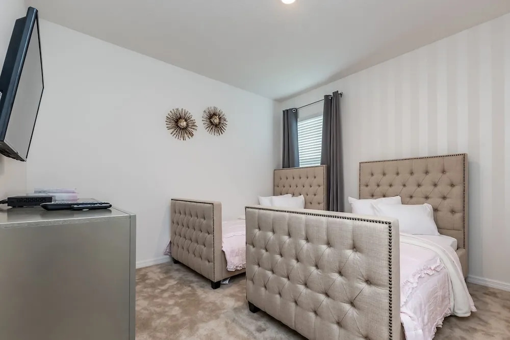 14 Bdrm 11 Bath Villa For 30