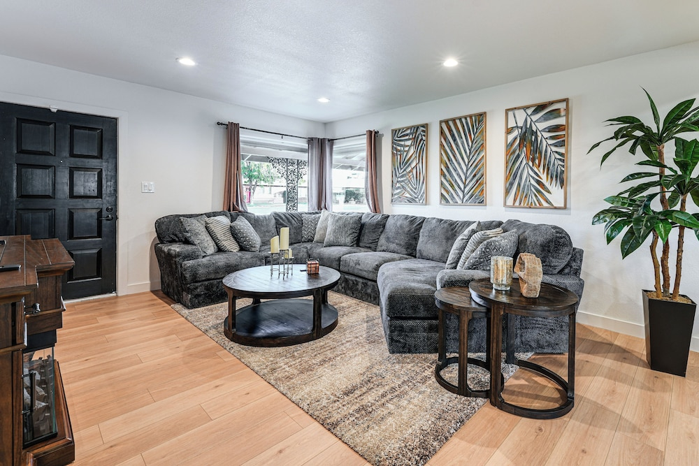 Shop, Swim & Explore: Updated Phoenix Home!