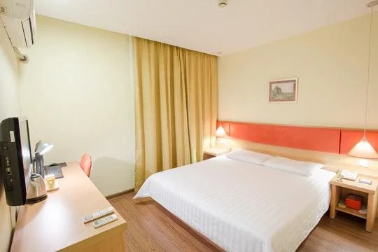Home Inn Shanghai Beihong Road