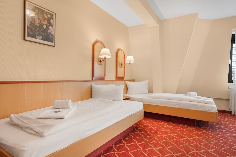 XZLLENZ light Hotel