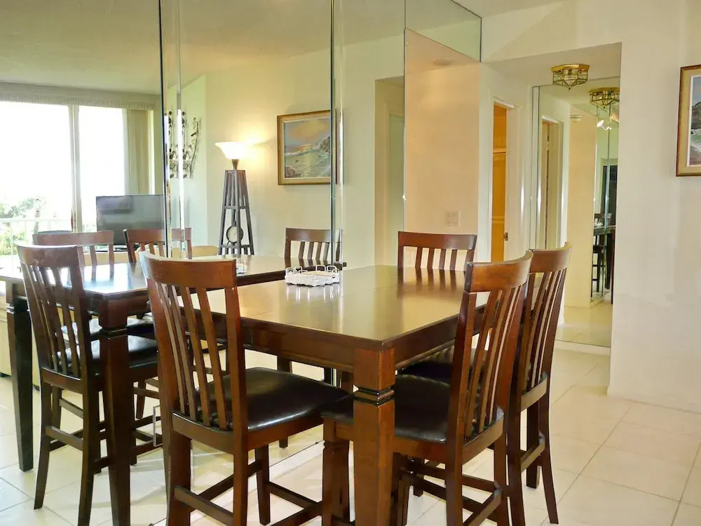 Cozy Beachfront Condo With Pool and Tennis Courts