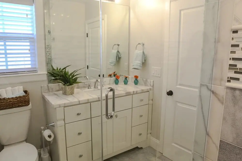 Designer decorated 6 bedroom pool house