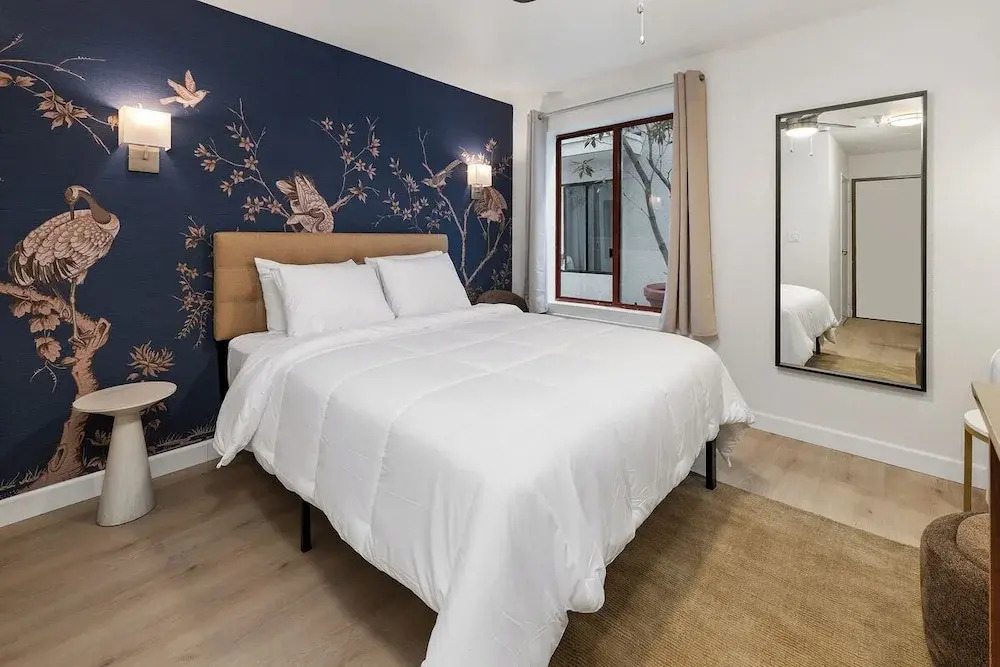 Little Italy Inn - Limited Service Apart Hotel