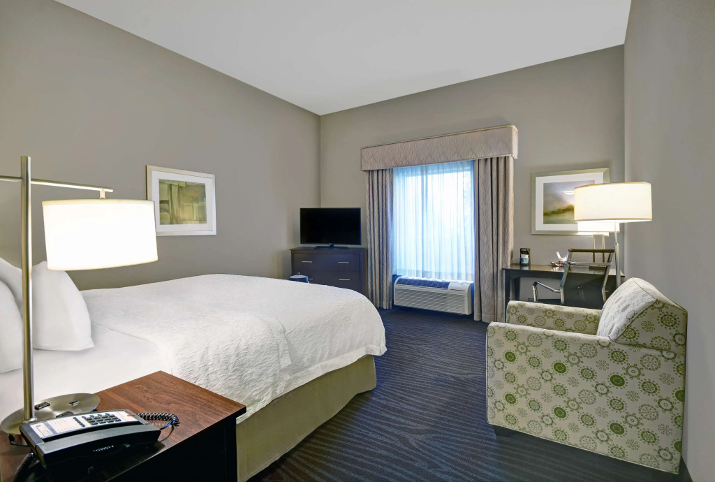 Hampton Inn and Suites Robbinsville