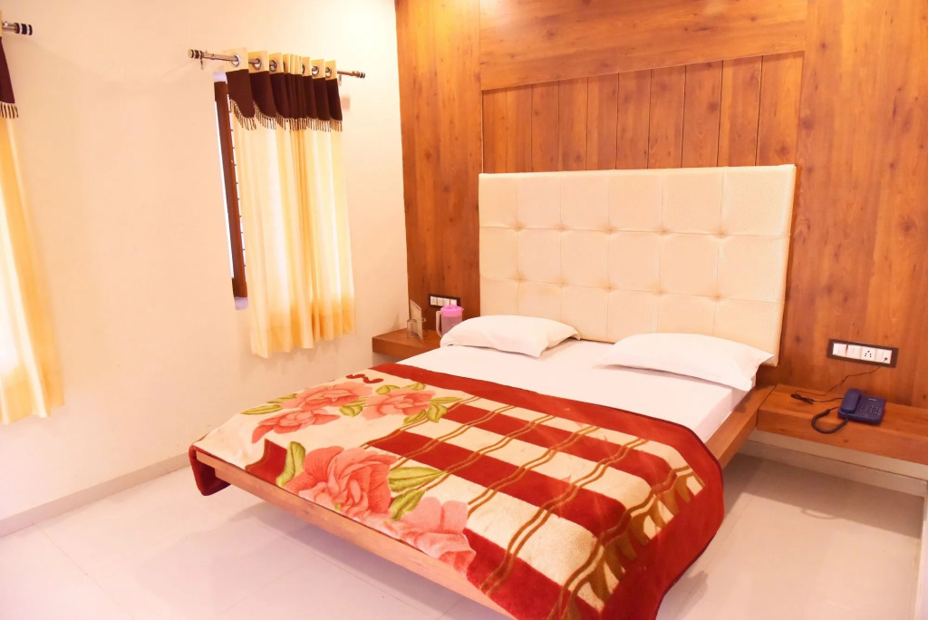 Hotel Mamta Palace, 500 meters from nakki lake
