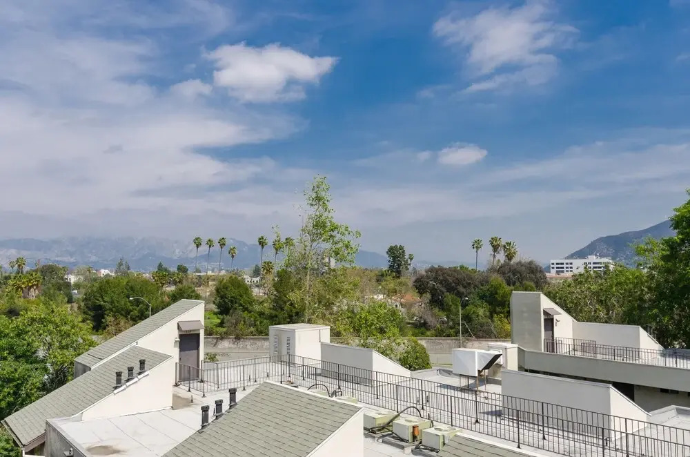 Studio City Universal Apartments