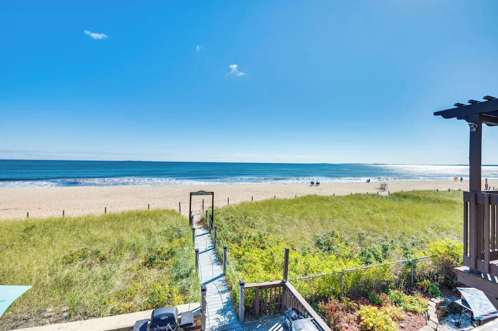 'beachfront 15' Condo on Old Orchard Beach