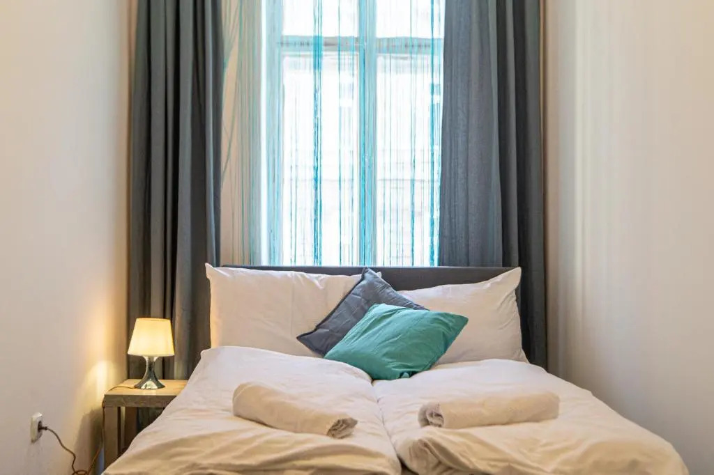 Pleasant 4 private rooms in shared Apartment- Ideal for short & Longstays