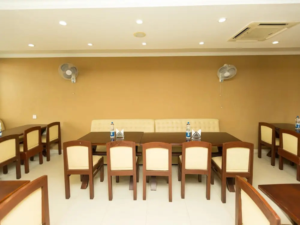 OYO 9122 Hotel Ivory Grande