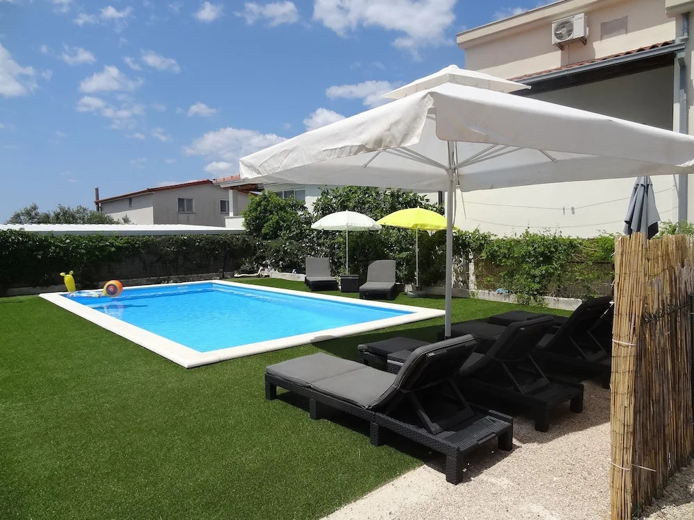 Ilsad Apartments - Apartment With Pool 80 Meters From sea - Great Location