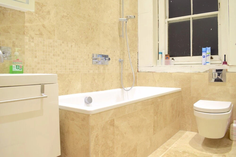 2 Bedroom Victorian Flat in Zone 1 Sleeps 4