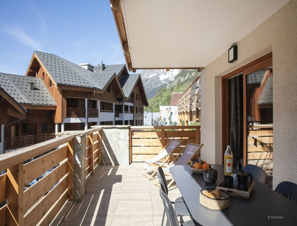 Apartment in Vaujany With Stunning Mountain Views