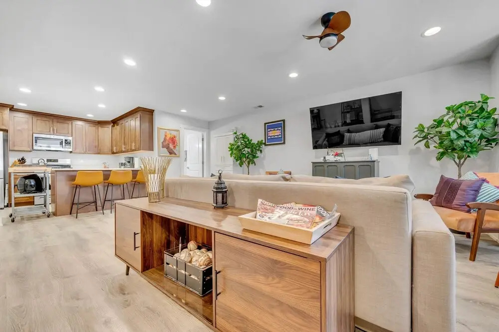 Modern Design 2bd Garden Condo Near United Center by AllSet Turnover