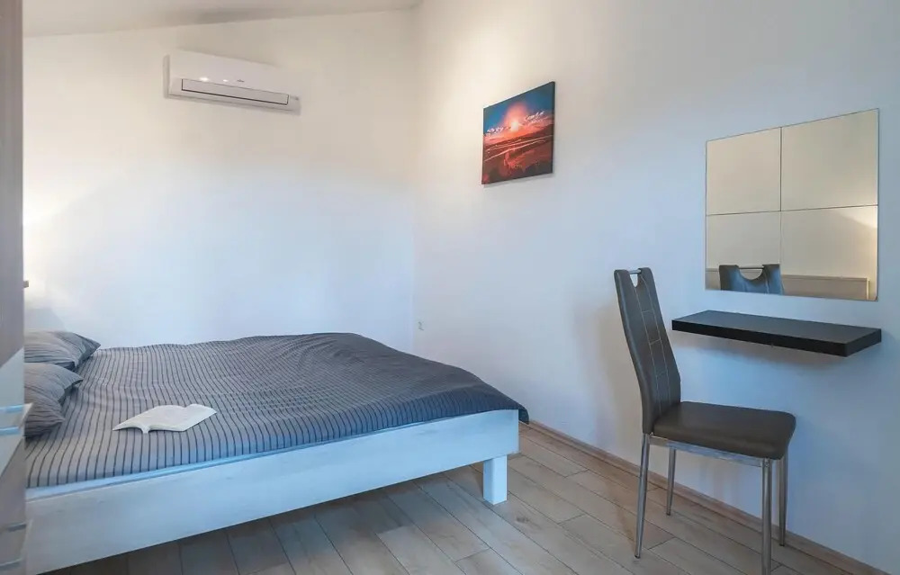 Nice Home in Valtura with Hot Tub & 4 Bedrooms