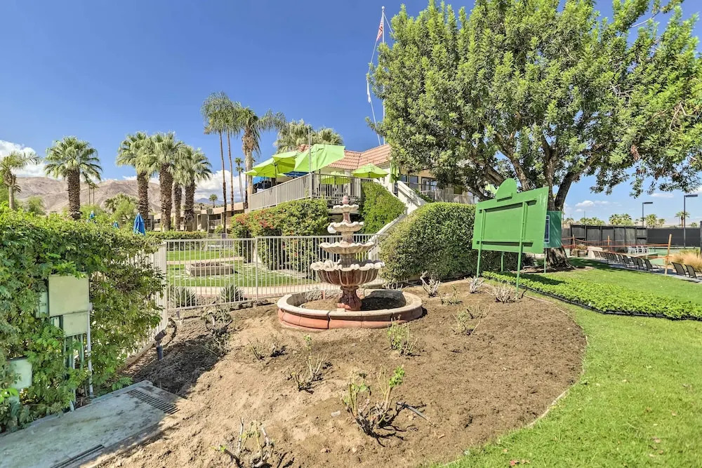 Pool & Hot Tub Access: Palm Desert Studio Condo