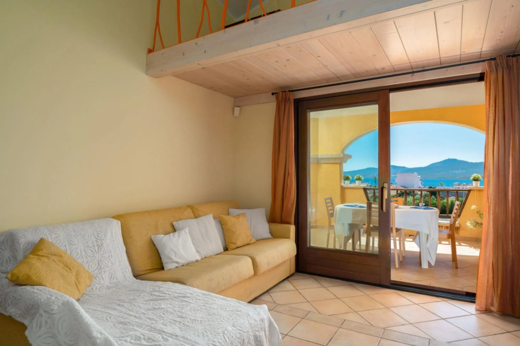 Apartment with a sea view, has 2 bedrooms: one double with en-suite bathroom and one triple with a F-CALA MORESCA