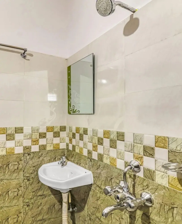 Itsy by Treebo - Royal Galaxy Kukatpally
