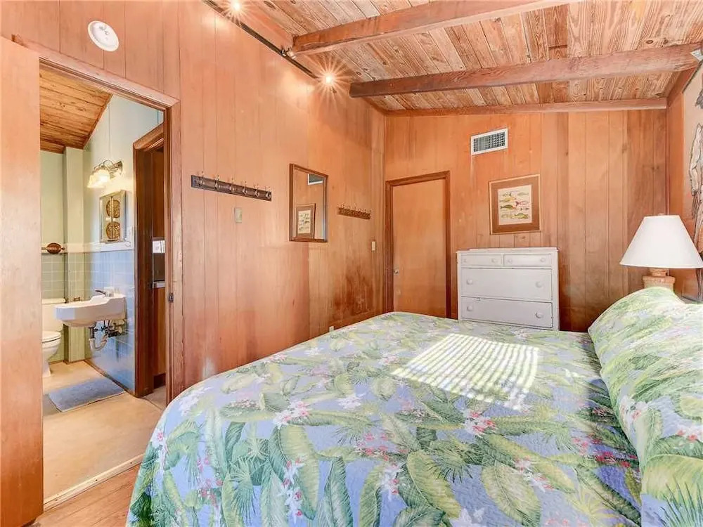Pounds Cottage, 1 Bedroom, Ocean Front, Pet Friendly, Sleeps 5