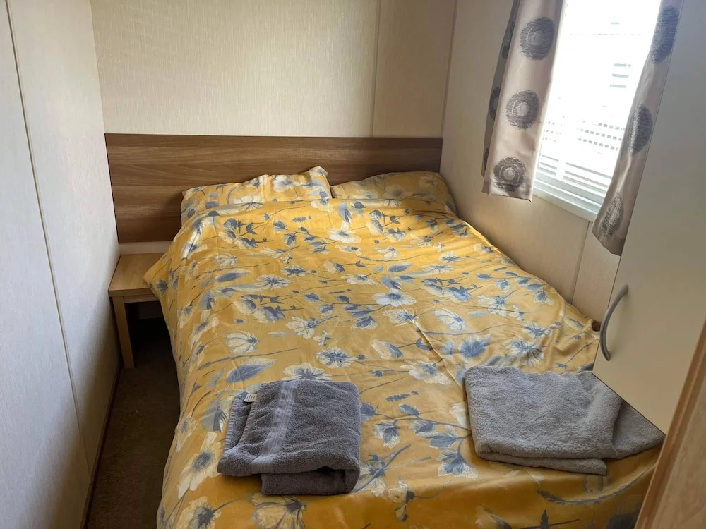 Heacham Beach Caravan - Sleeps 6 - Pets Ok