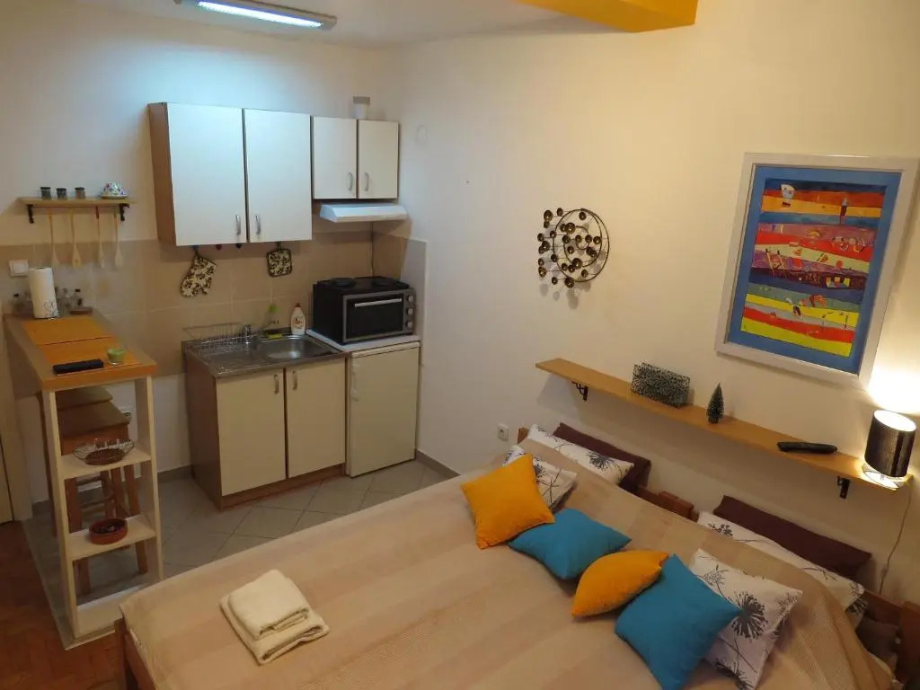 Studio 8