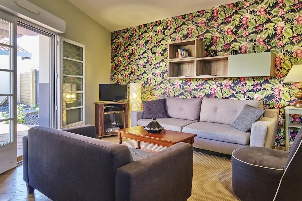 Large Apartment Saint Martin District