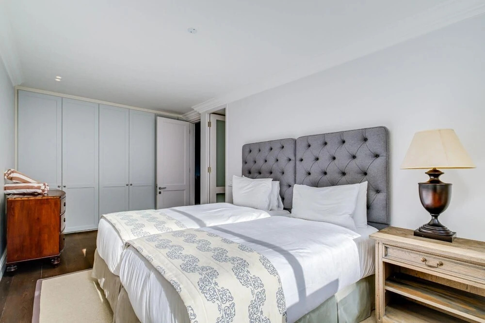 Gorgeous Camps Bay Apartment in Secure Block With Sea Views Caliche