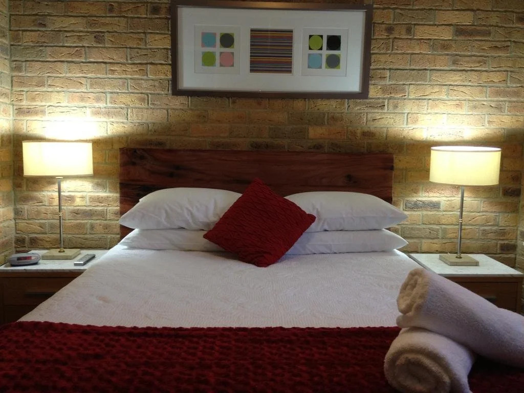 Hawks Nest Motel