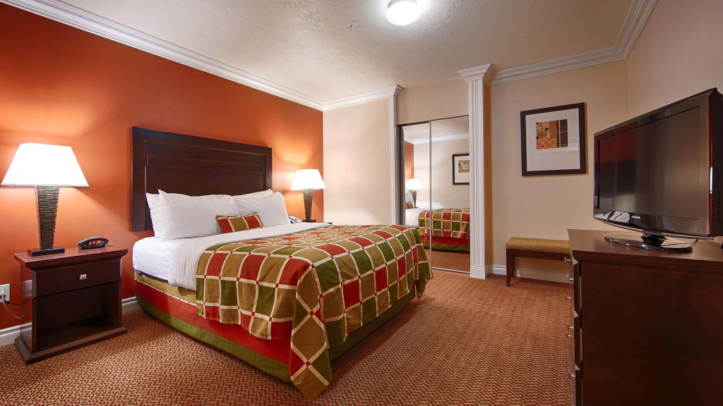 Best Western PLUS Mirage Hotel and Resort