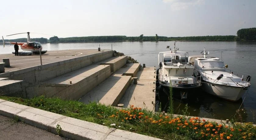 Отель Дръстър