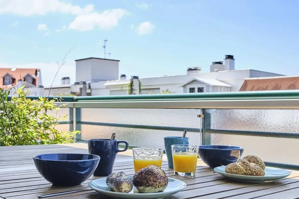 3 Bedrooms Hypercenter Terrace and Parking