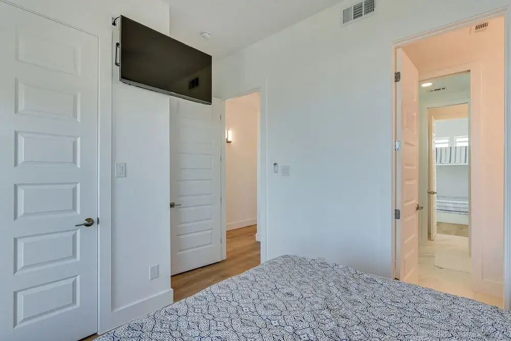 Ocean Views, Steps to Sand! Coastal Galveston Gem