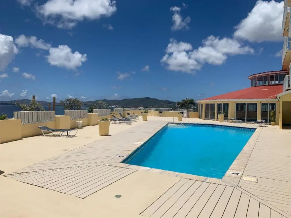 Dramatic views from this specious 1bd/1bth