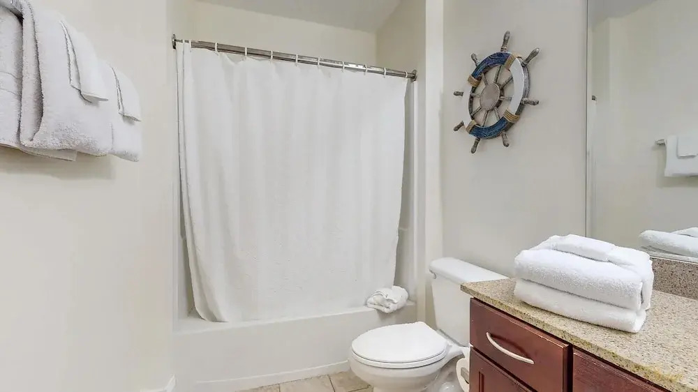 Laketown Wharf 2135