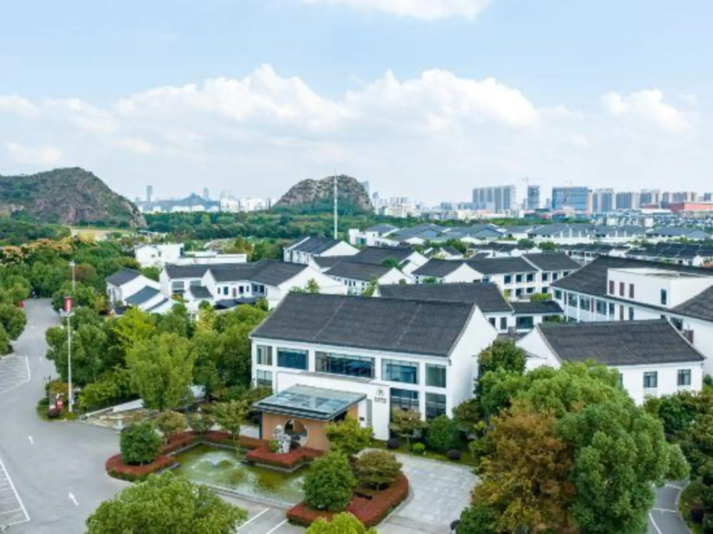 Suzhou Seclusive Tianpingshan Cultural Resort Hotel