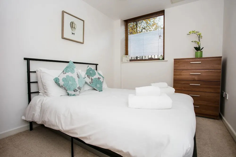 2 Bedroom Flat with Patio Sleeps 4
