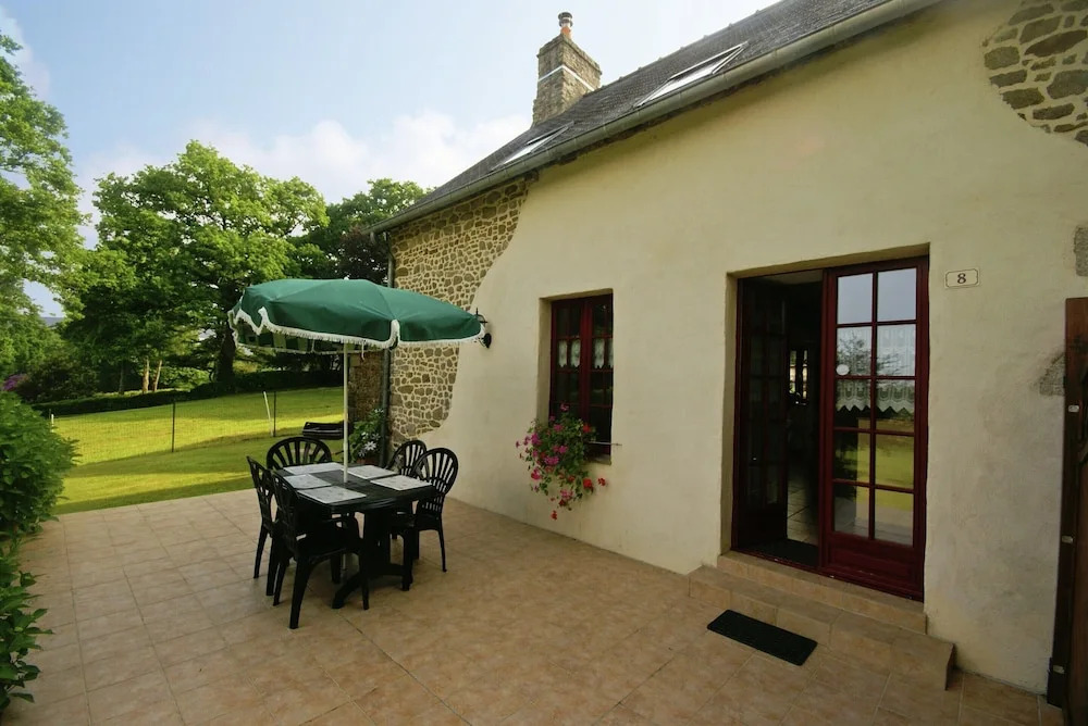 House with stunning views across the meadows