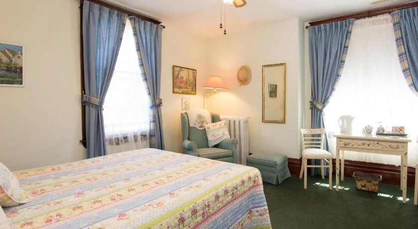 Green Woods Inn